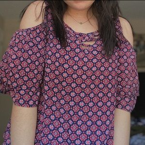 nice pattern open shoulder top!!